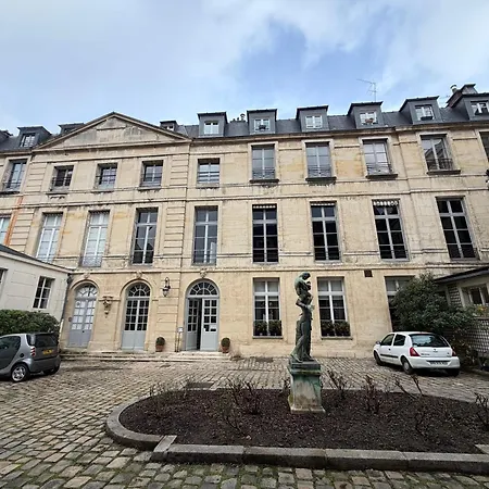 Le Marais Place Des Vosges Apartment *